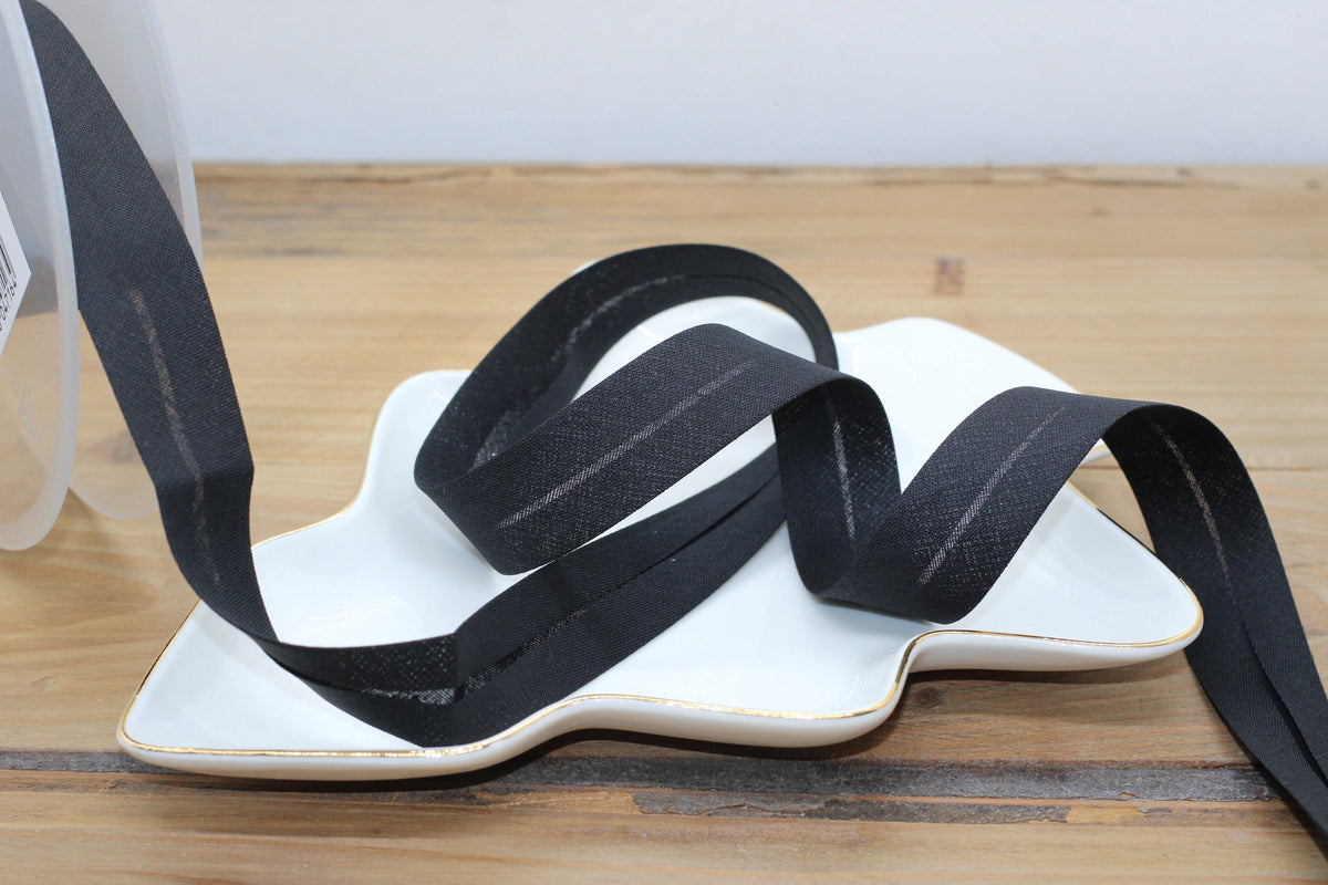 Biais Polycoton uni Noir 20mm COL:34 (Vendu X10cm) - L'atelier de Gaspard et Léonie