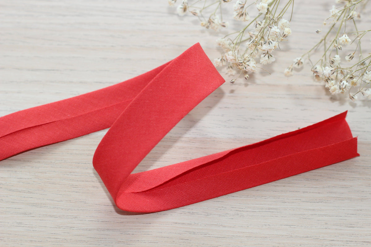 Biais Polycoton uni Rouge 20mm COL:108 (vendu x10cm) - L'atelier de Gaspard et Léonie