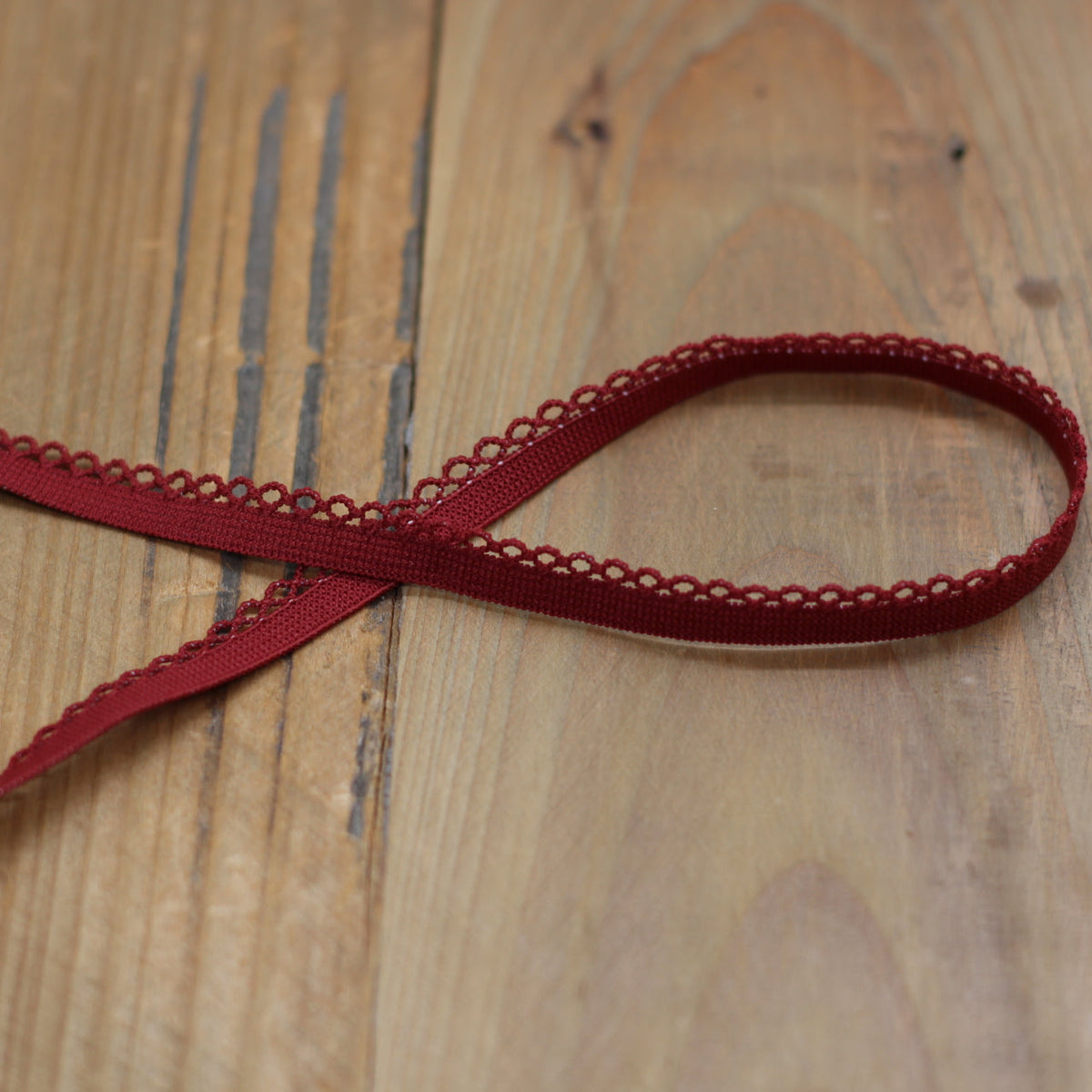 Elastique à picots Dentelle lingerie 10mm - Rouge foncé (vendu x10cm) Mercerie Sélection Gaspard & Léonie | Gaspard et Léonie Tissus en ligne et Mercerie à Toulouse