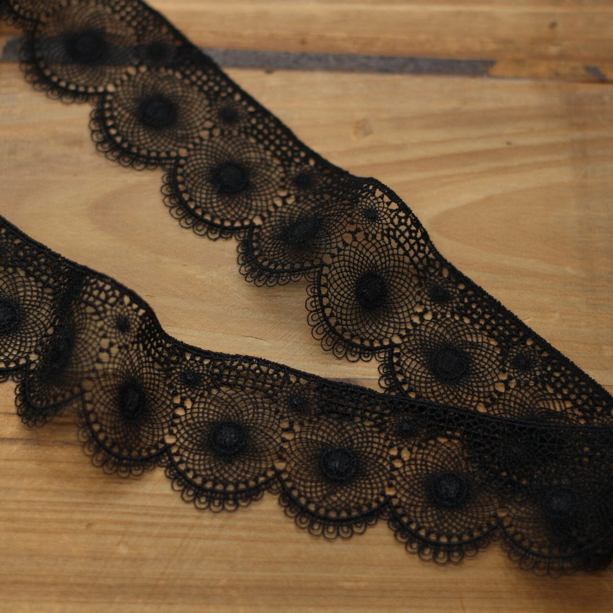 Guipure Dentelle - Noir - 40mm (Vendu x10cm) Mercerie L'atelier de Gaspard et Léonie | Gaspard et Léonie Tissus en ligne et Mercerie à Toulouse