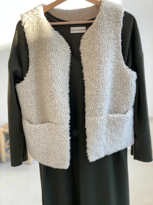 Le gilet de berger - Patron de couture pochette - MAISON ESSENTIELLE Patron de couture MAISON ESSENTIELLE | Gaspard et Léonie Tissus en ligne et Mercerie à Toulouse