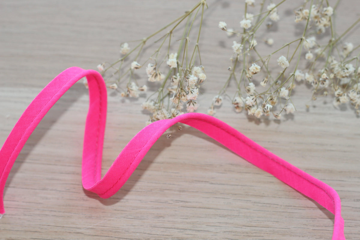 Passepoil Fluo rose 10mm Col: 205 (vendu x10cm) - L'atelier de Gaspard et Léonie