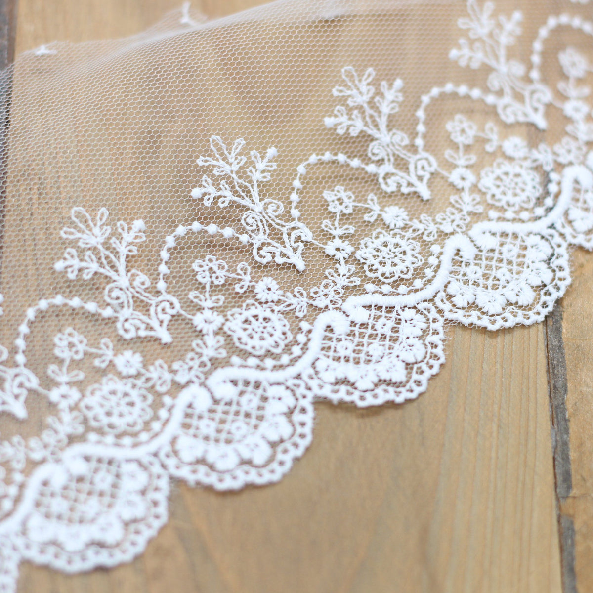 Ruban tulle dentelle/Broderie blanche 95mm (vendu x10cm) Mercerie Sélection Gaspard & Léonie | Gaspard et Léonie Tissus Mercerie Toulouse