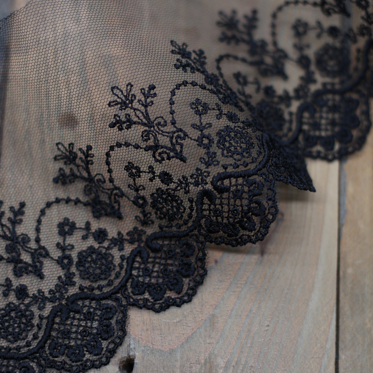 Ruban tulle dentelle/Broderie noir 95mm (vendu x10cm) Mercerie Sélection Gaspard & Léonie | Gaspard et Léonie Tissus Mercerie Toulouse