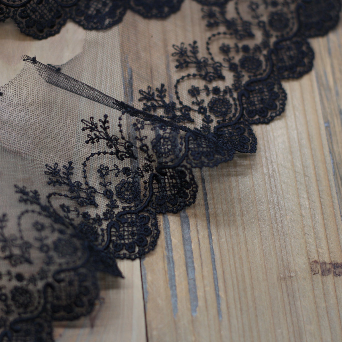 Ruban tulle dentelle/Broderie noir 95mm (vendu x10cm) Mercerie Sélection Gaspard & Léonie | Gaspard et Léonie Tissus Mercerie Toulouse