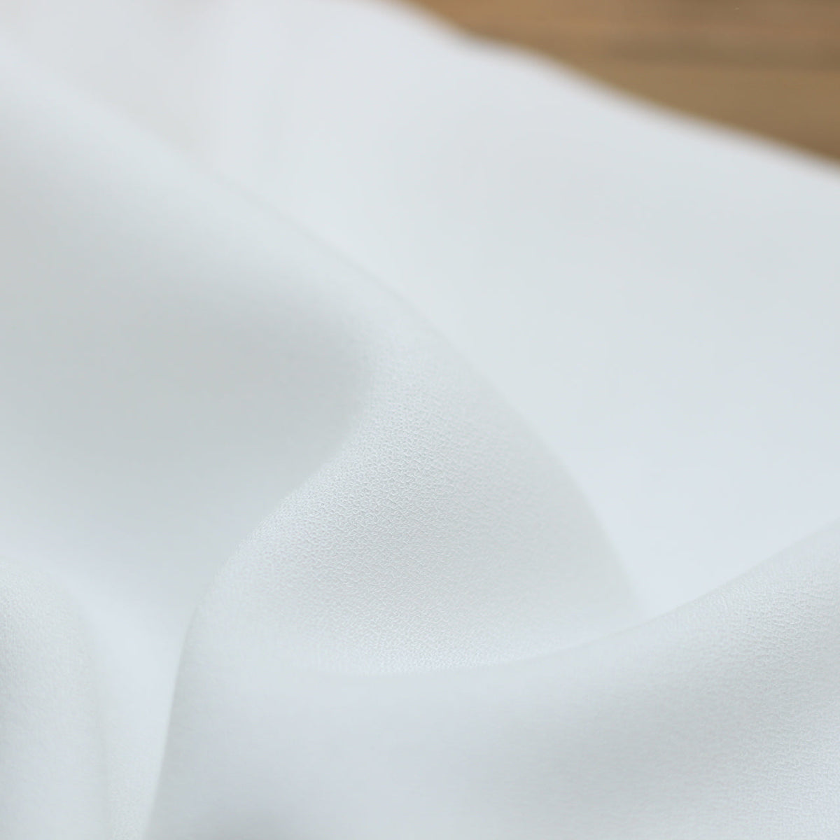 Tissu Crêpe de viscose Uni - Blanc (Vendu x10cm) Tissus Sélection Gaspard & Léonie | Gaspard et Léonie Tissus en ligne et Mercerie à Toulouse