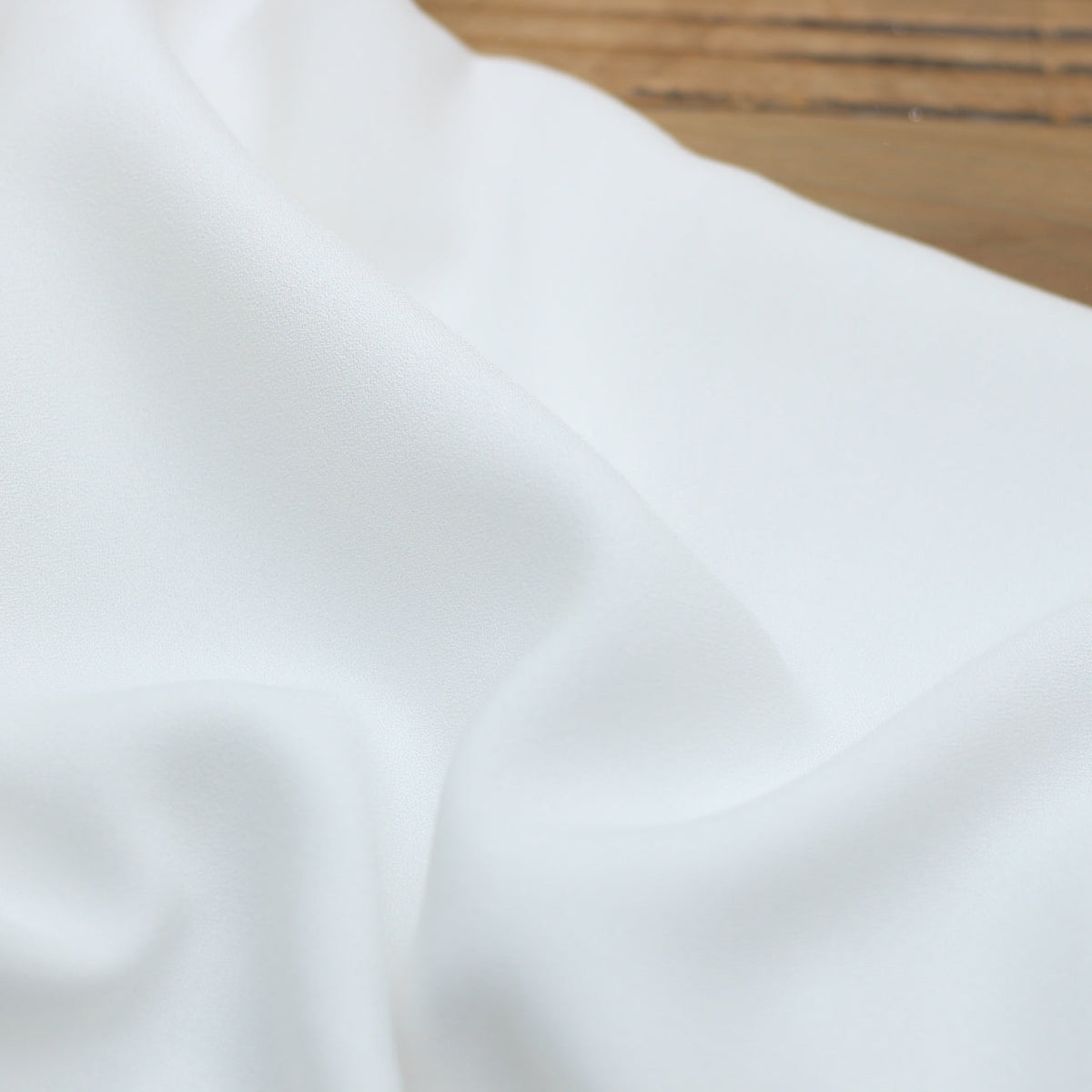Tissu Crêpe de viscose Uni - Blanc (Vendu x10cm) Tissus Sélection Gaspard & Léonie | Gaspard et Léonie Tissus en ligne et Mercerie à Toulouse