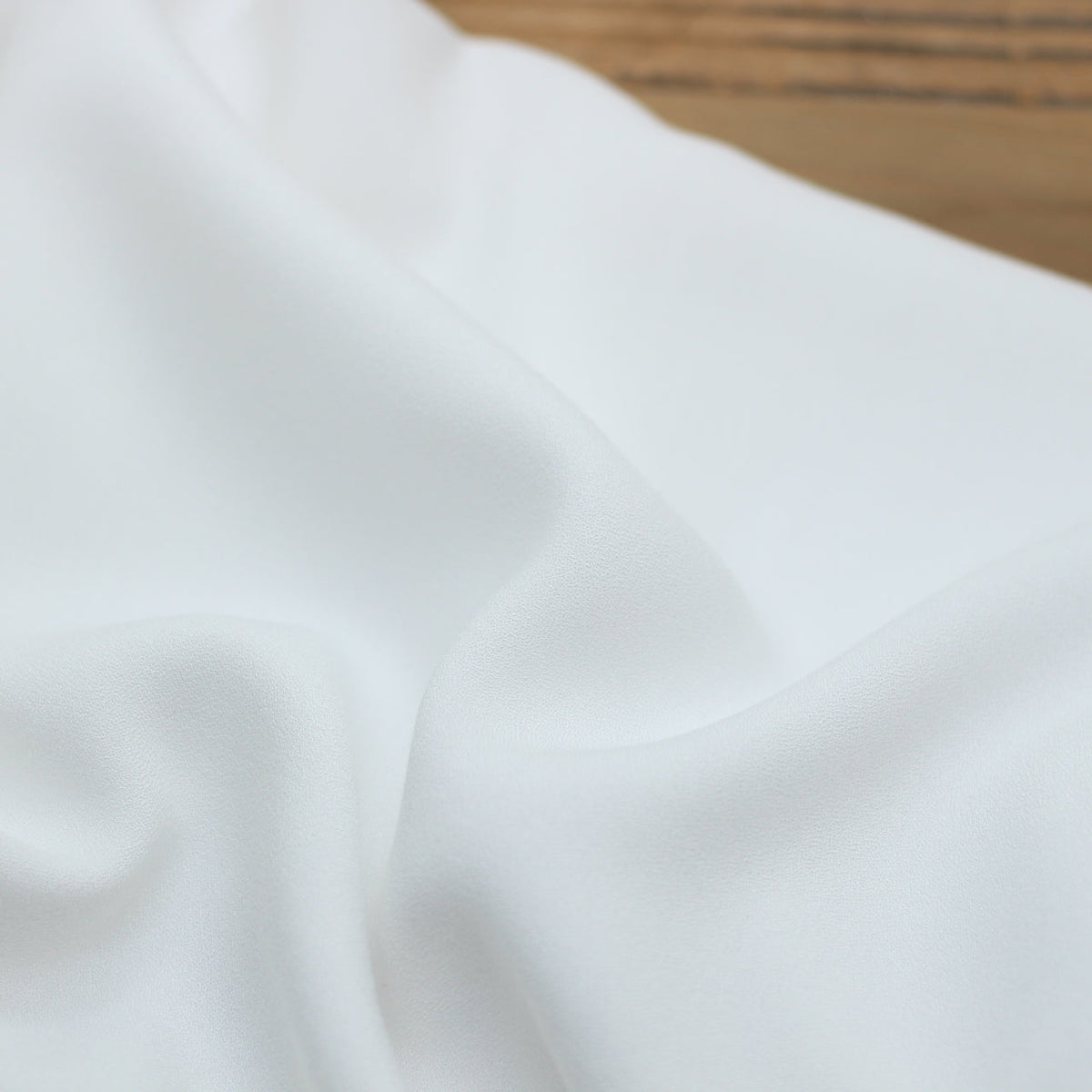 Tissu Crêpe de viscose Uni - Blanc (Vendu x10cm) Tissus Sélection Gaspard & Léonie | Gaspard et Léonie Tissus en ligne et Mercerie à Toulouse