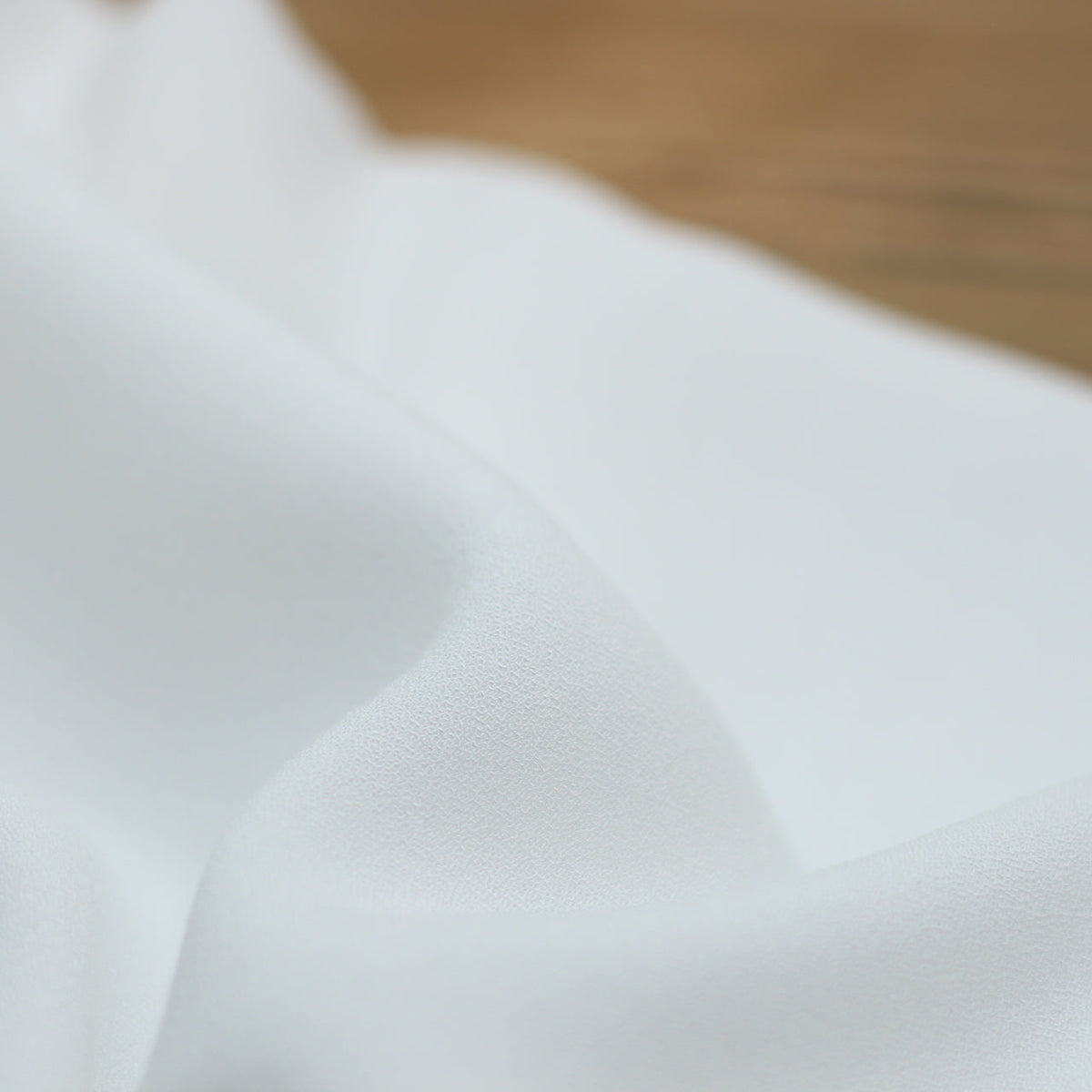 Tissu Crêpe de viscose Uni - Blanc (Vendu x10cm) Tissus Sélection Gaspard & Léonie | Gaspard et Léonie Tissus en ligne et Mercerie à Toulouse
