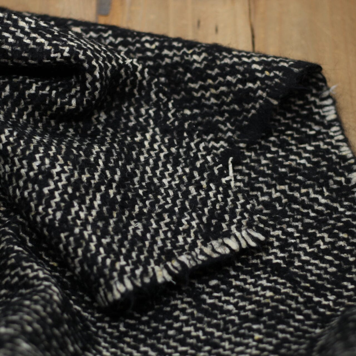 Tissu Laine Manteaux - Noir (Vendu x10cm) Tissus Sélection Gaspard & Léonie | Gaspard et Léonie Tissus en ligne et Mercerie à Toulouse