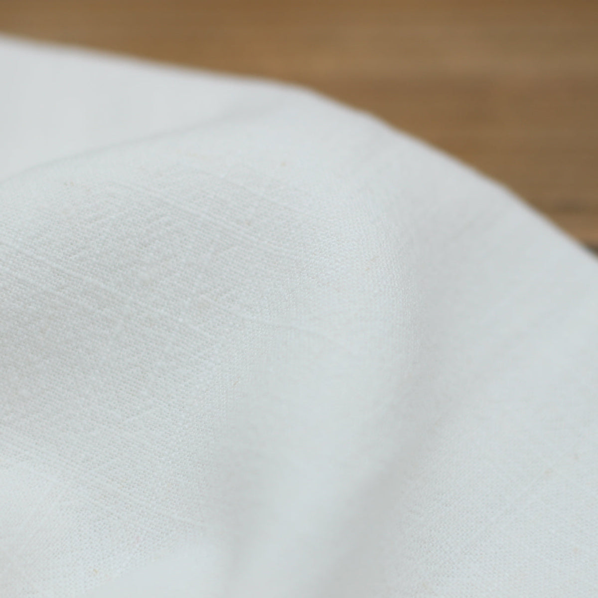 Tissu Lin Viscose Uni - Blanc (Vendu x10cm) Tissus Sélection Gaspard & Léonie | Gaspard et Léonie Tissus en ligne et Mercerie à Toulouse