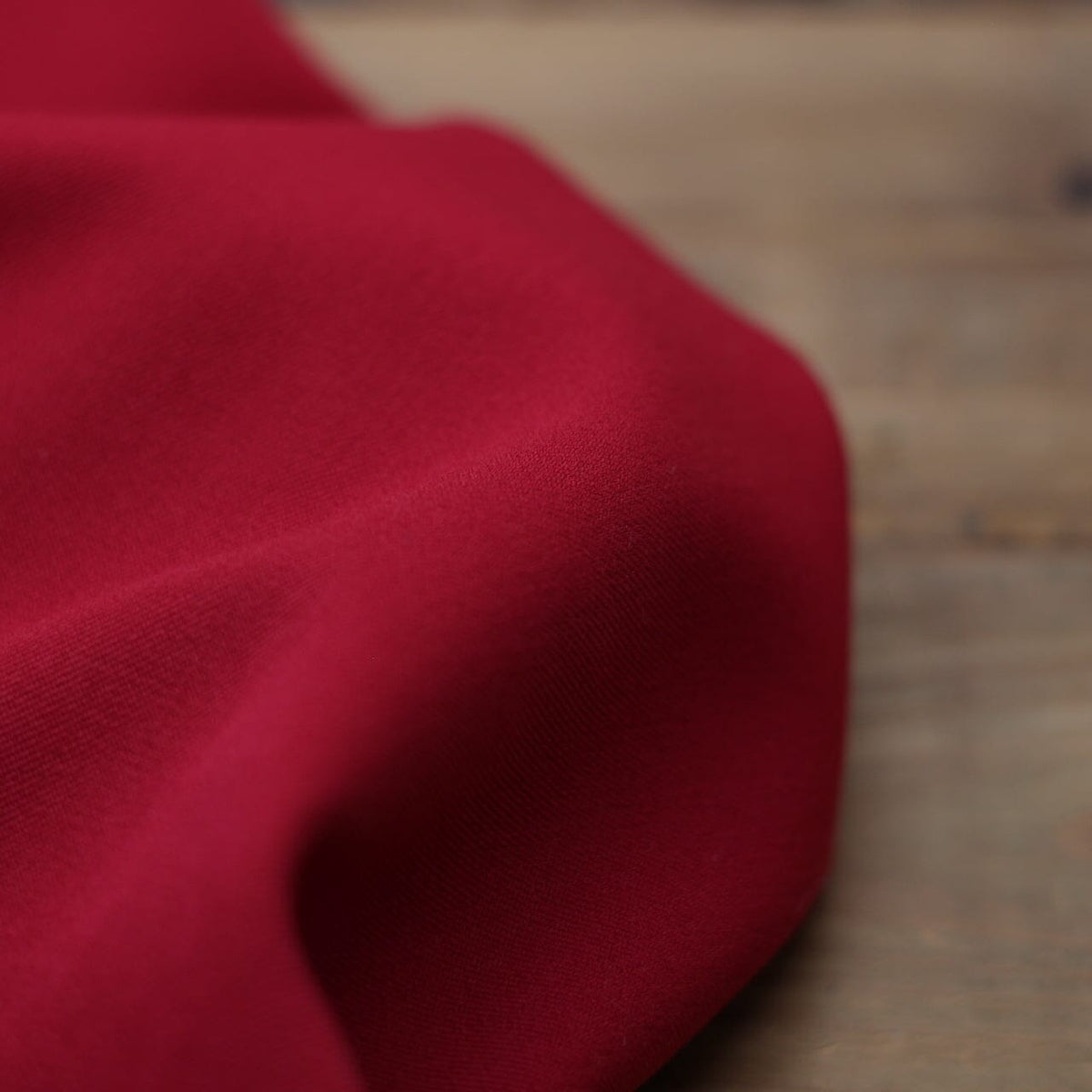 Tissu Twill Uni Stretch- Rouge bordeaux (Vendu x10cm) Tissus Sélection Gaspard & Léonie | Gaspard et Léonie Tissus en ligne et Mercerie à Toulouse