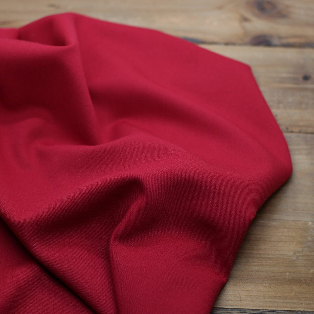 Tissu Twill Uni Stretch- Rouge bordeaux (Vendu x10cm) Tissus Sélection Gaspard & Léonie | Gaspard et Léonie Tissus en ligne et Mercerie à Toulouse