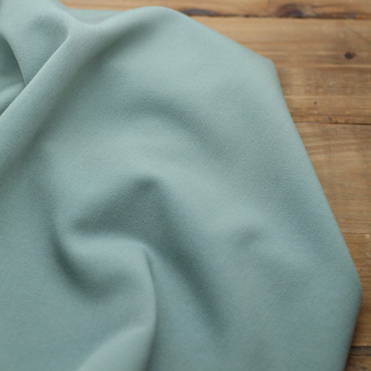Tissu Twill Uni Stretch- Vert amande (Vendu x10cm) Tissus Sélection Gaspard & Léonie | Gaspard et Léonie Tissus en ligne et Mercerie à Toulouse