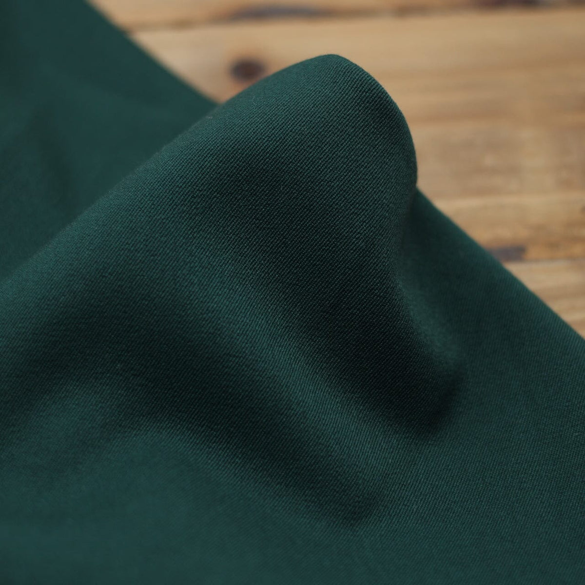 Tissu Twill Uni Stretch- Vert foret (Vendu x10cm) Tissus Sélection Gaspard & Léonie | Gaspard et Léonie Tissus en ligne et Mercerie à Toulouse