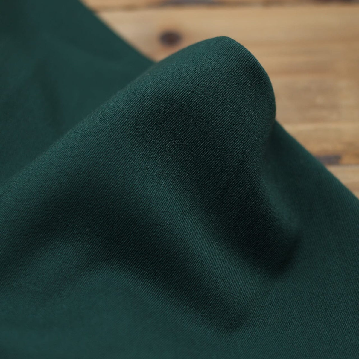 Tissu Twill Uni Stretch- Vert foret (Vendu x10cm) Tissus Sélection Gaspard & Léonie | Gaspard et Léonie Tissus en ligne et Mercerie à Toulouse