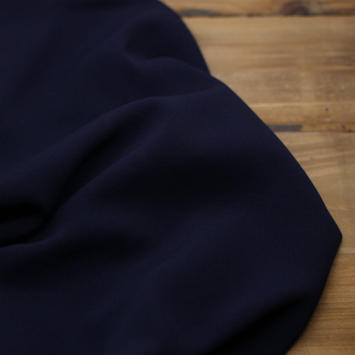 Tissu Viscose Stretch uni - Marine (Vendu x10cm) Tissus Sélection Gaspard & Léonie | Gaspard et Léonie Tissus en ligne et Mercerie à Toulouse