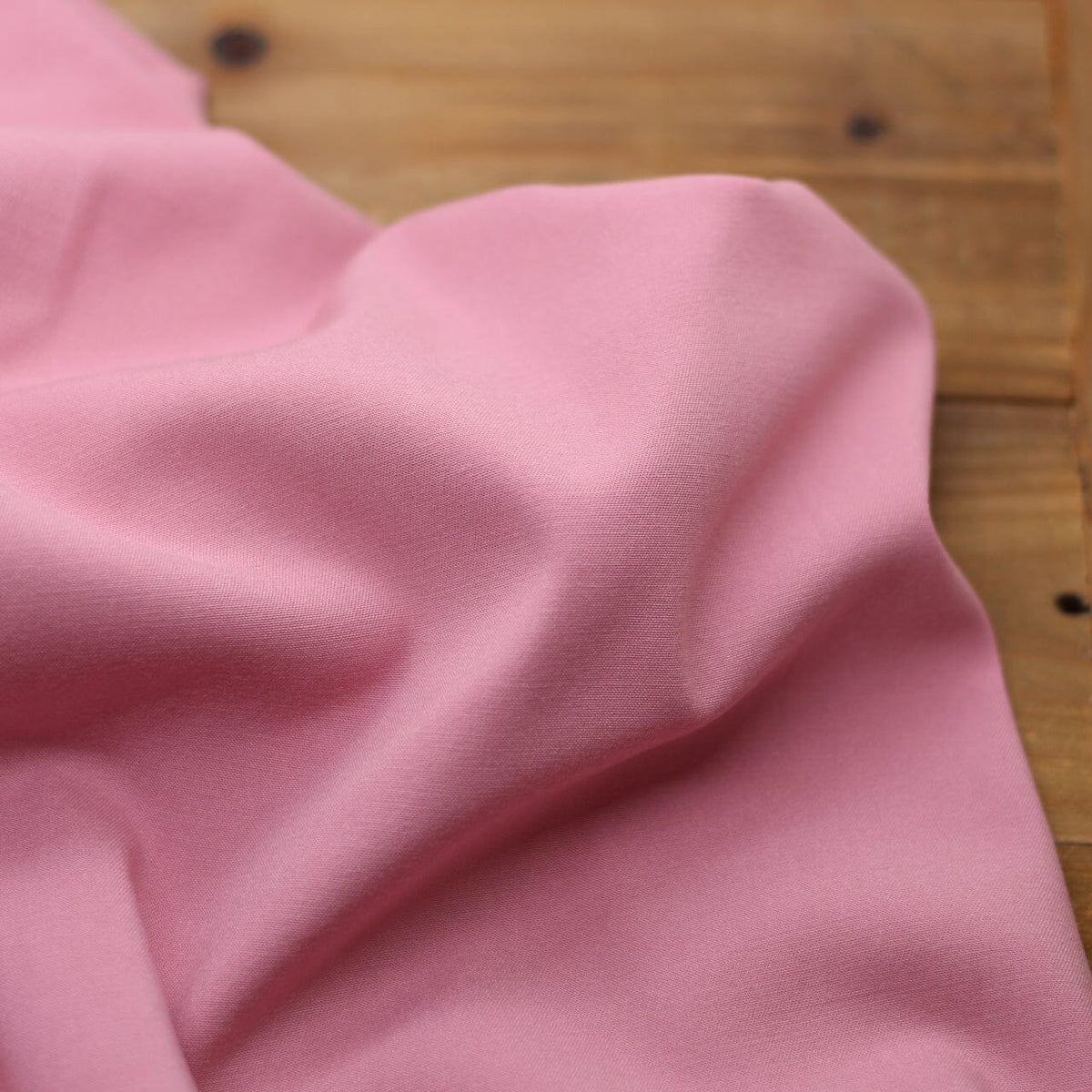 Tissu Viscose Stretch uni - Rose (Vendu x10cm) Tissus Sélection Gaspard & Léonie | Gaspard et Léonie Tissus en ligne et Mercerie à Toulouse