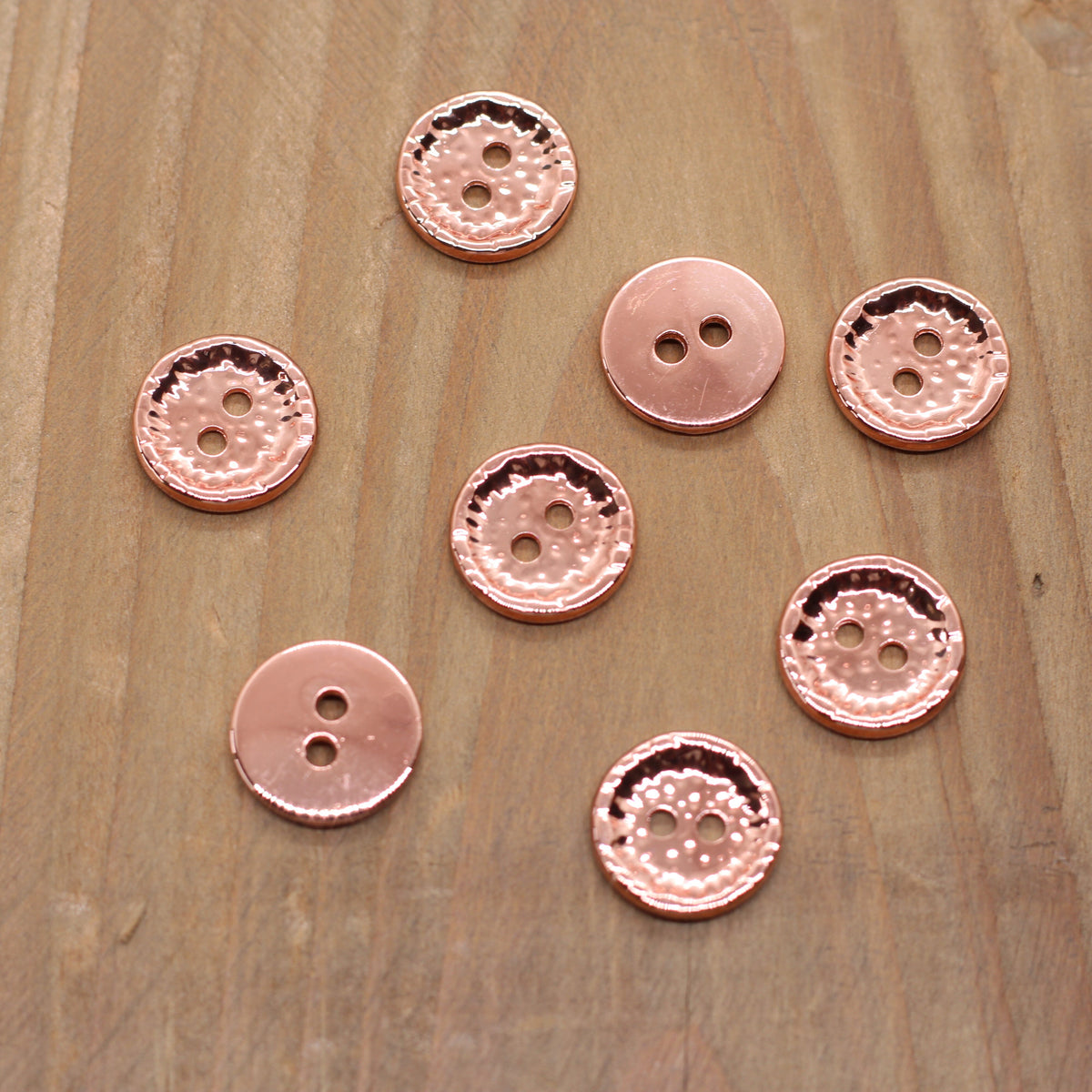 Bouton métallique martelé 11mm - Or rose Mercerie Sélection Gaspard & Léonie | Gaspard et Léonie Tissus en ligne et Mercerie à Toulouse