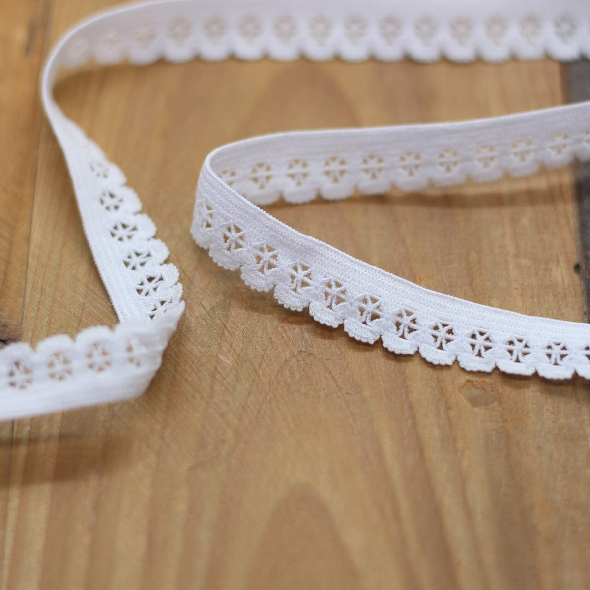 Elastique Dentelle à picots lingerie 13mm - Blanc (vendu x10cm) Mercerie Sélection Gaspard & Léonie | Gaspard et Léonie Tissus en ligne et Mercerie à Toulouse