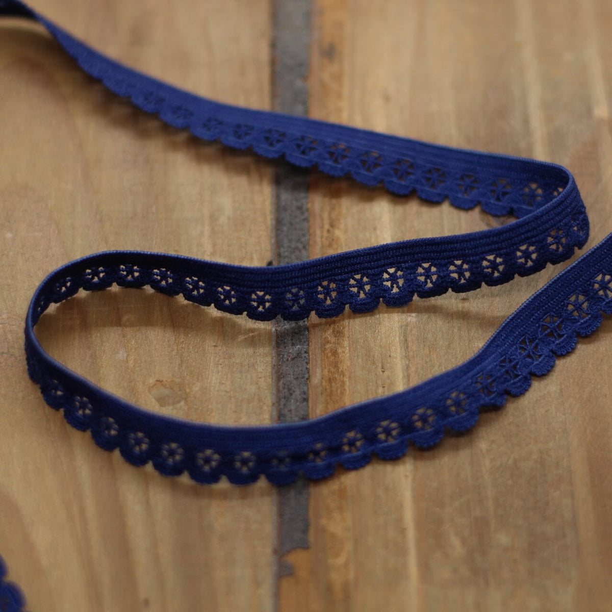 Elastique Dentelle à picots lingerie 13mm - Bleu marine (vendu x10cm) Mercerie Sélection Gaspard & Léonie | Gaspard et Léonie Tissus en ligne et Mercerie à Toulouse