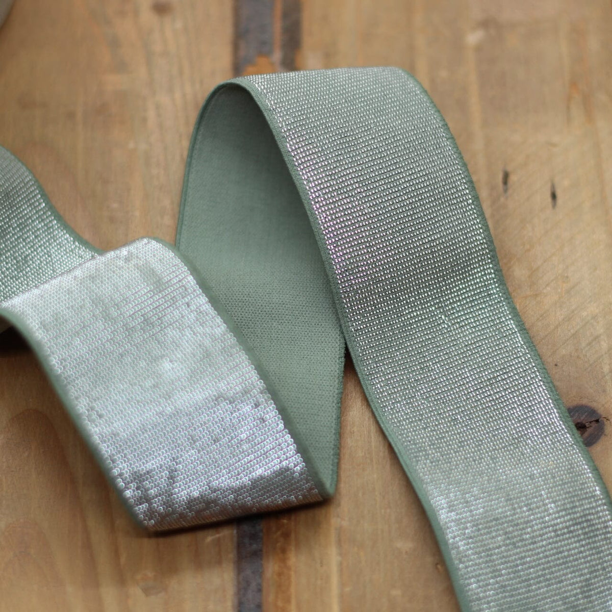 Elastique Large Lurex Vert céladon/Argenté (Vendu x10cm) Mercerie Sélection Gaspard & Léonie | Gaspard et Léonie Tissus en ligne et Mercerie à Toulouse