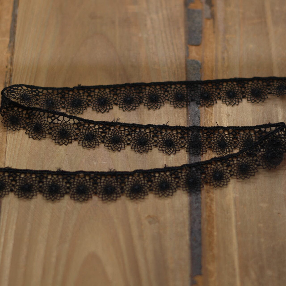 Guipure Ruban Dentelle - Noir - 16mm (Vendu x10cm) Mercerie L'atelier de Gaspard et Léonie | Gaspard et Léonie Tissus en ligne et Mercerie à Toulouse