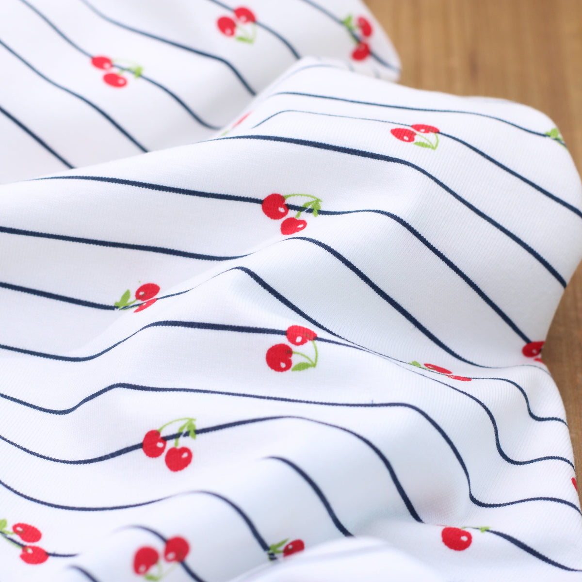 Jersey de coton - Rayé Cerises - Blanc (Vendu x10cm) Tissus Sélection Gaspard & Léonie | Gaspard et Léonie Tissus en ligne et Mercerie à Toulouse