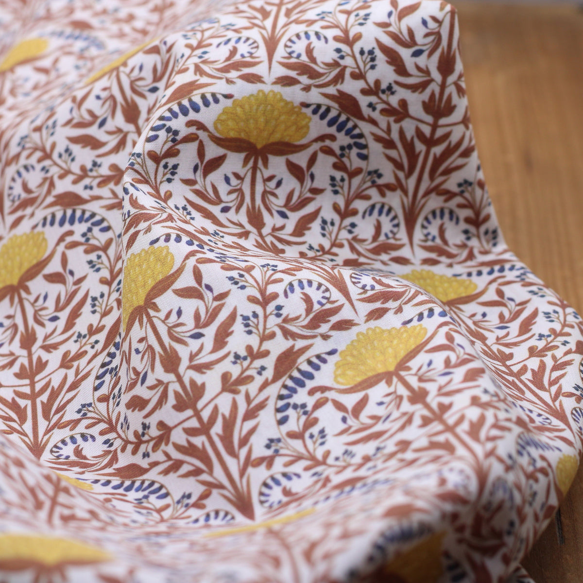 Tissu batiste de coton - DELHI - Ocre/Marron (vendu x10cm) Tissus Sélection Gaspard & Léonie | Gaspard et Léonie Tissus en ligne et Mercerie à Toulouse