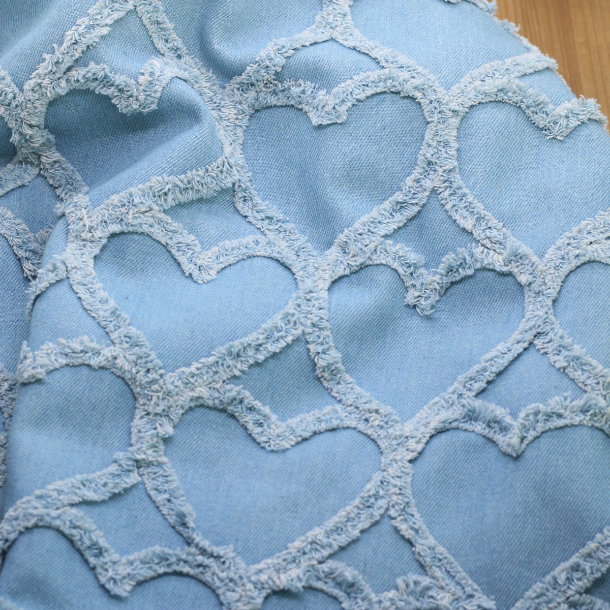 Tissu coton denim - COEURS - Bleu Clair (Vendu x10cm) Tissus Sélection Gaspard & Léonie | Gaspard et Léonie Tissus en ligne et Mercerie à Toulouse