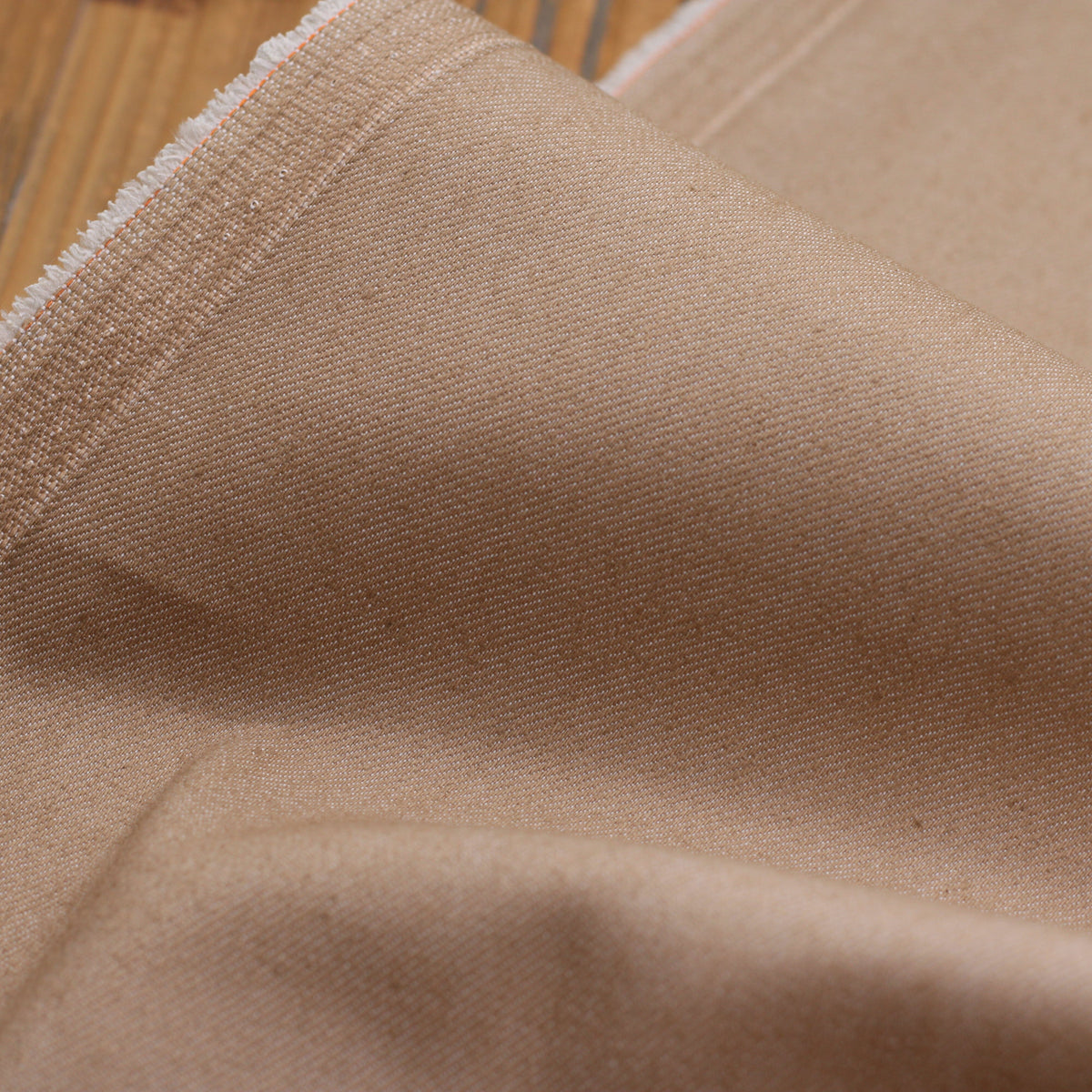 Tissu coton denim Stretch 9 Oz - Gris Beige Sable (Vendu x10cm) Tissus Sélection Gaspard & Léonie | Gaspard et Léonie Tissus en ligne et Mercerie à Toulouse