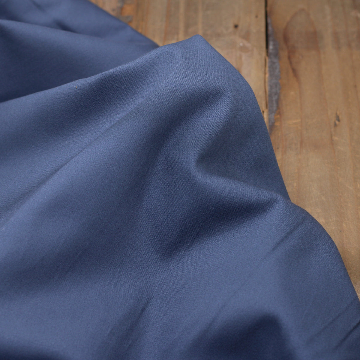 Tissu Fine Gabardine de coton unie Stretch - Bleu denim (Vendu par 10cm Tissus Sélection Gaspard & Léonie | Gaspard et Léonie Tissus en ligne et Mercerie à Toulouse