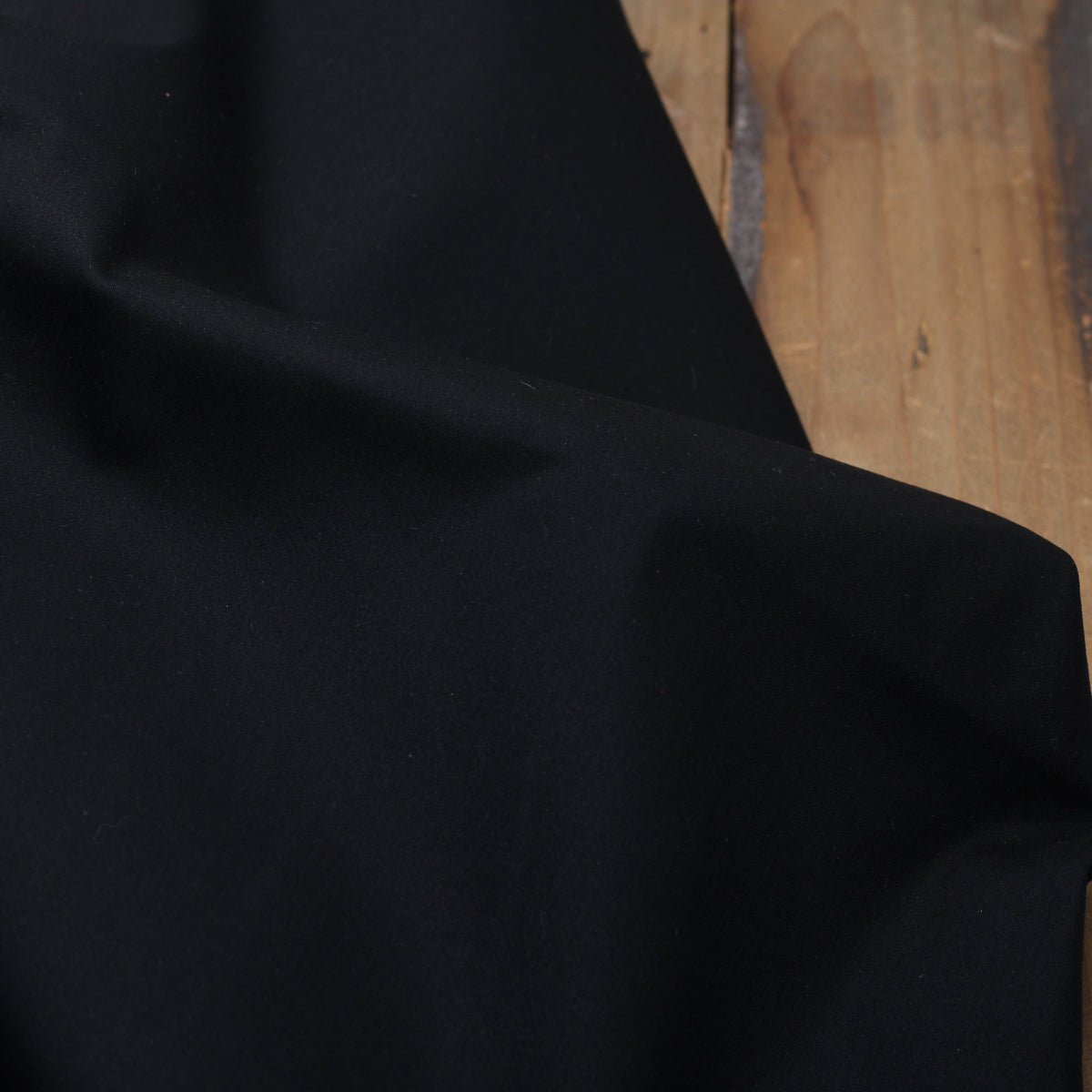 Tissu Fine Gabardine de coton unie Stretch - Noir (Vendu par 10cm) Tissus Sélection Gaspard & Léonie | Gaspard et Léonie Tissus en ligne et Mercerie à Toulouse