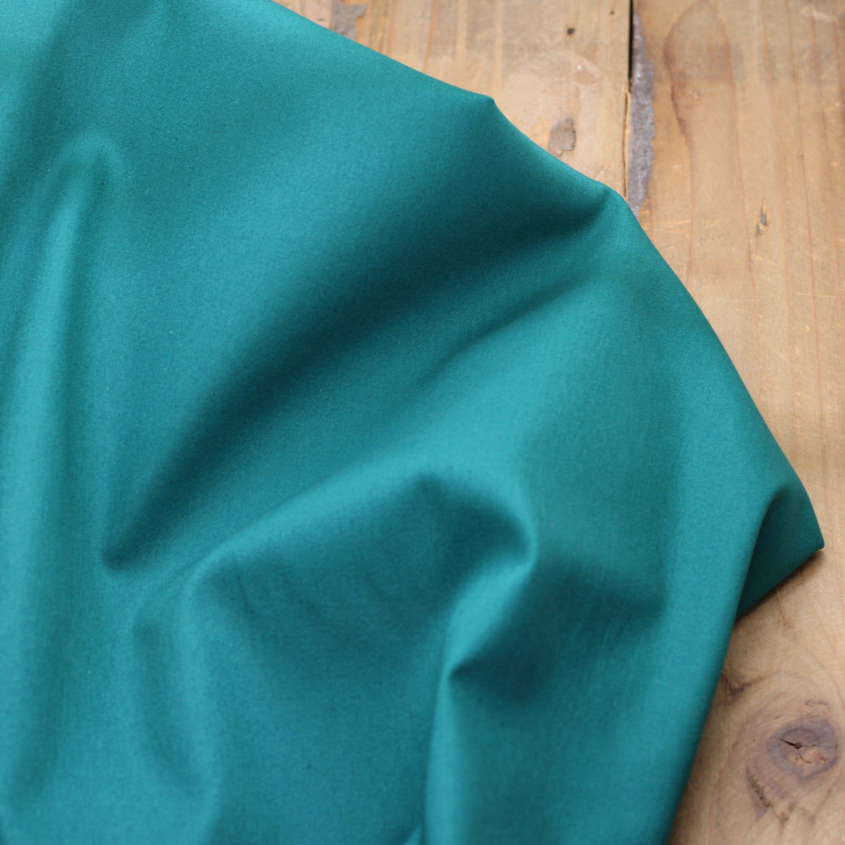 Tissu Fine Gabardine de coton unie Stretch - Vert Canard (Vendu par 10cm) Tissus Sélection Gaspard & Léonie | Gaspard et Léonie Tissus en ligne et Mercerie à Toulouse