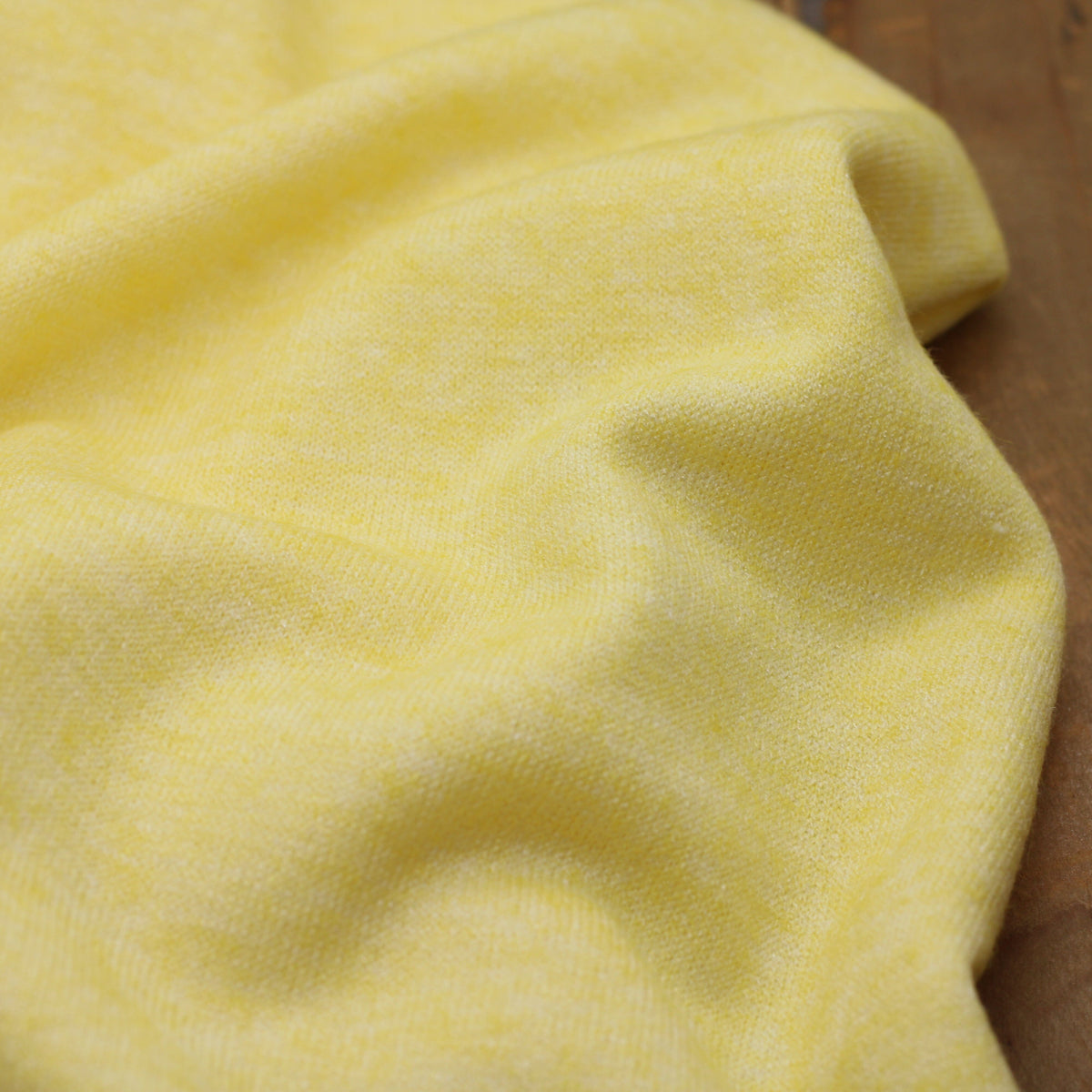 Tissu fines Mailles Viscose tricot - Jaune Chiné (Vendu x10cm) Tissus Sélection Gaspard & Léonie | Gaspard et Léonie Tissus en ligne et Mercerie à Toulouse