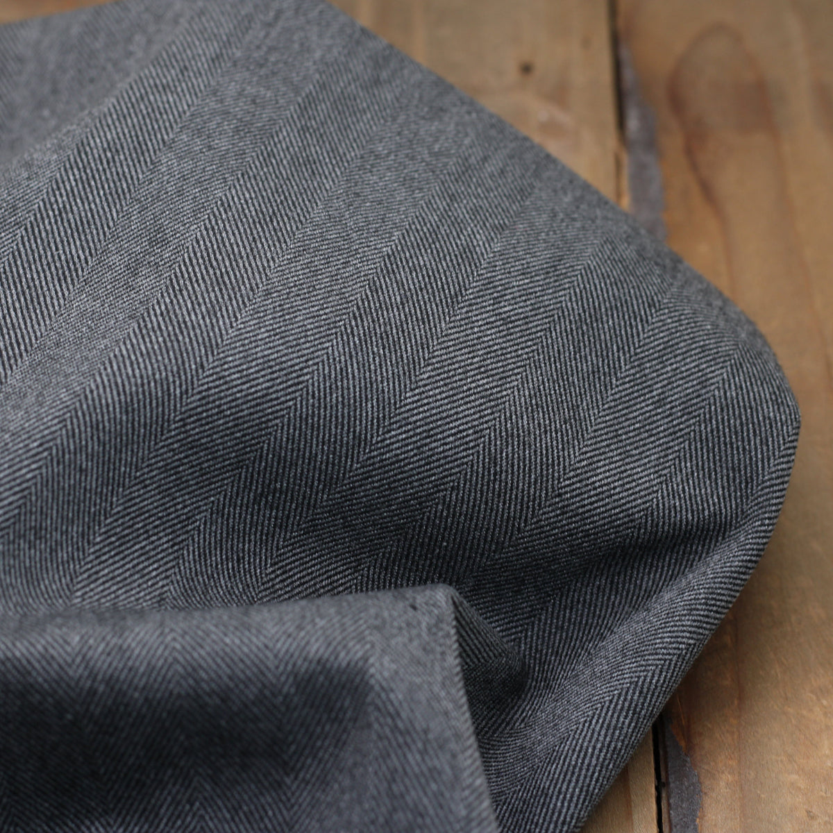 Tissu Herringbone 15MM Stretch - Gris (vendu x10cm) Tissus Sélection Gaspard & Léonie | Gaspard et Léonie Tissus en ligne et Mercerie à Toulouse