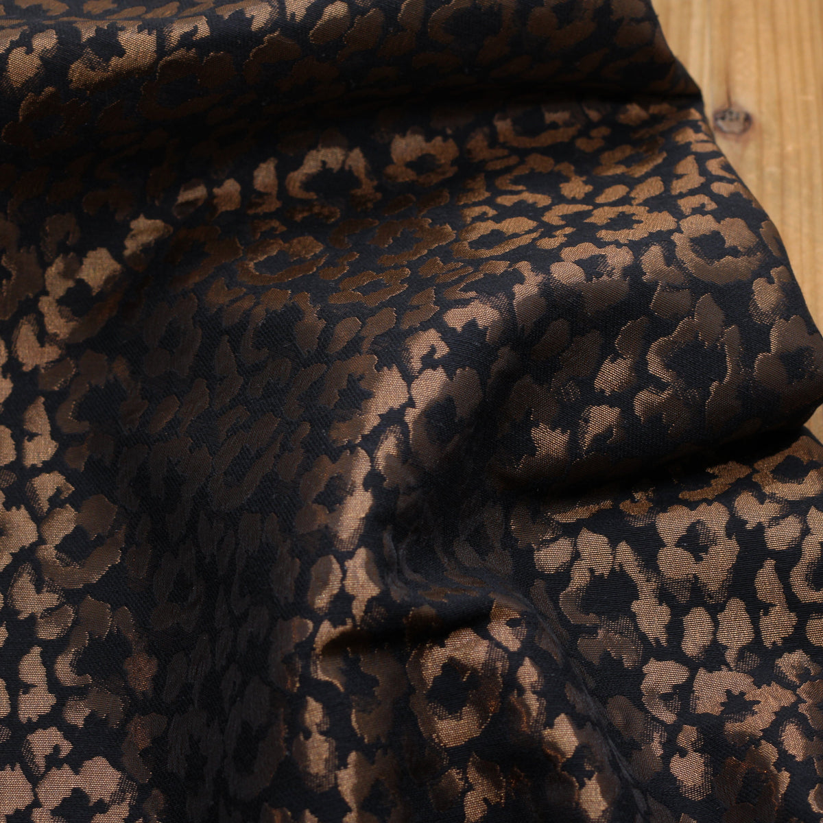 Tissu Jacquard Lurex LEO - Bronze/Noir (Vendu x10cm) Tissus Sélection Gaspard & Léonie | Gaspard et Léonie Tissus en ligne et Mercerie à Toulouse