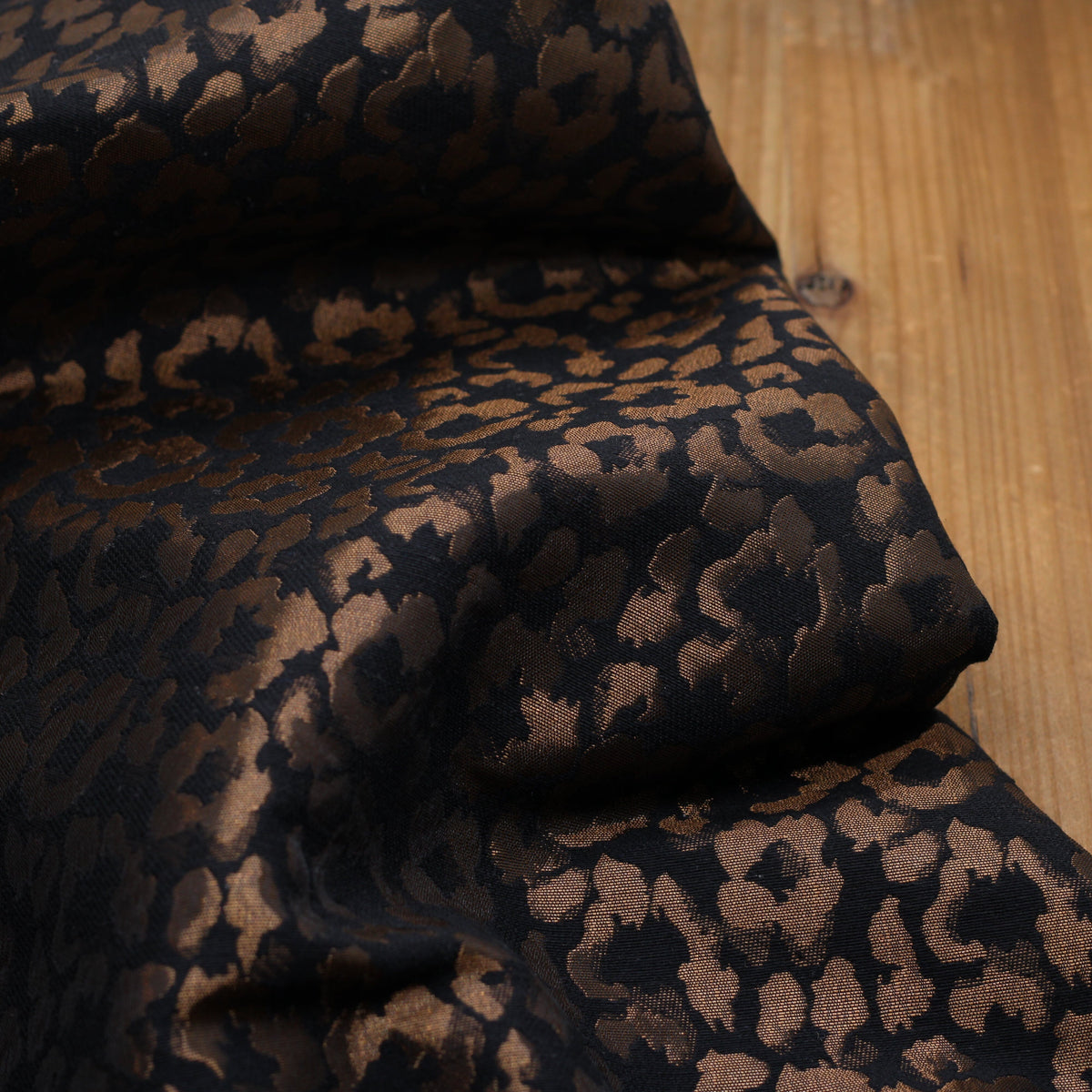 Tissu Jacquard Lurex LEO - Bronze/Noir (Vendu x10cm) Tissus Sélection Gaspard & Léonie | Gaspard et Léonie Tissus en ligne et Mercerie à Toulouse