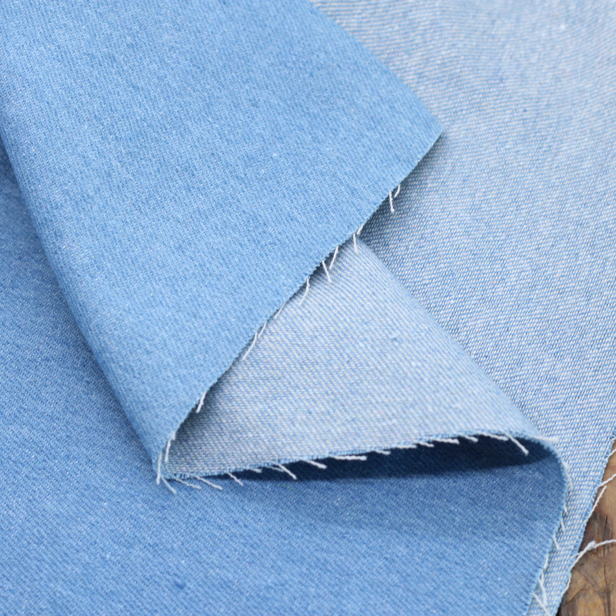 Tissu Jean Denim - Bleu Clair (Vendu x10cm) Tissus Sélection Gaspard & Léonie | Gaspard et Léonie Tissus en ligne et Mercerie à Toulouse