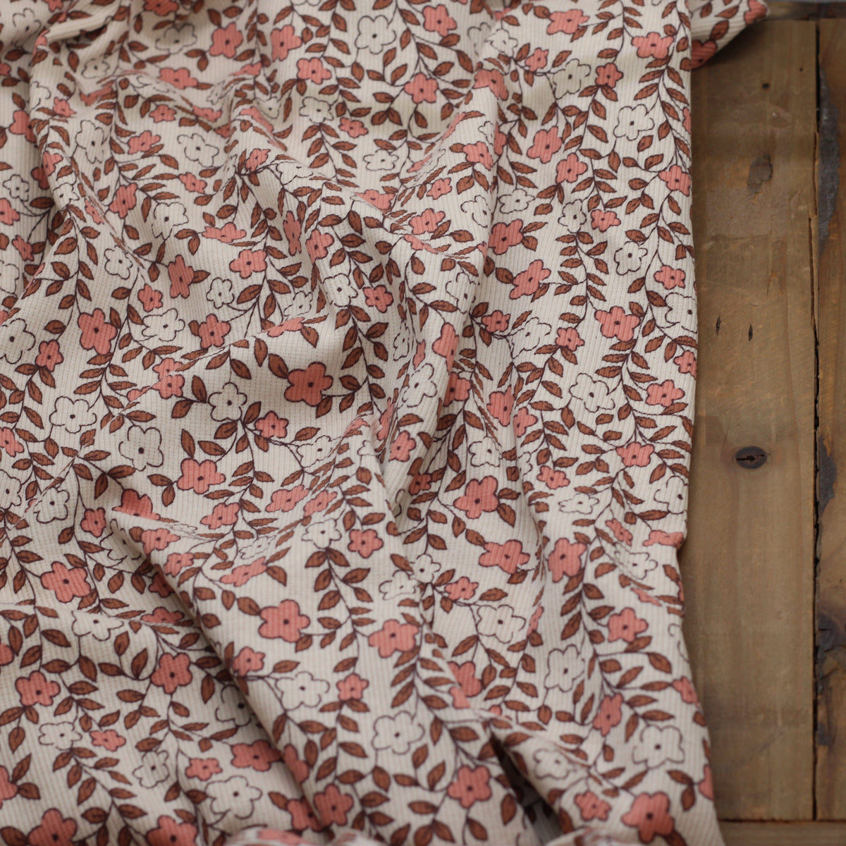 Tissu Jersey cotelé de coton BIO Fleuri - CLOTHILDE - Ecru - POPPY DESIGNED (Vendu x10cm) Tissus POPPY Designed For You | Gaspard et Léonie Tissus en ligne et Mercerie à Toulouse