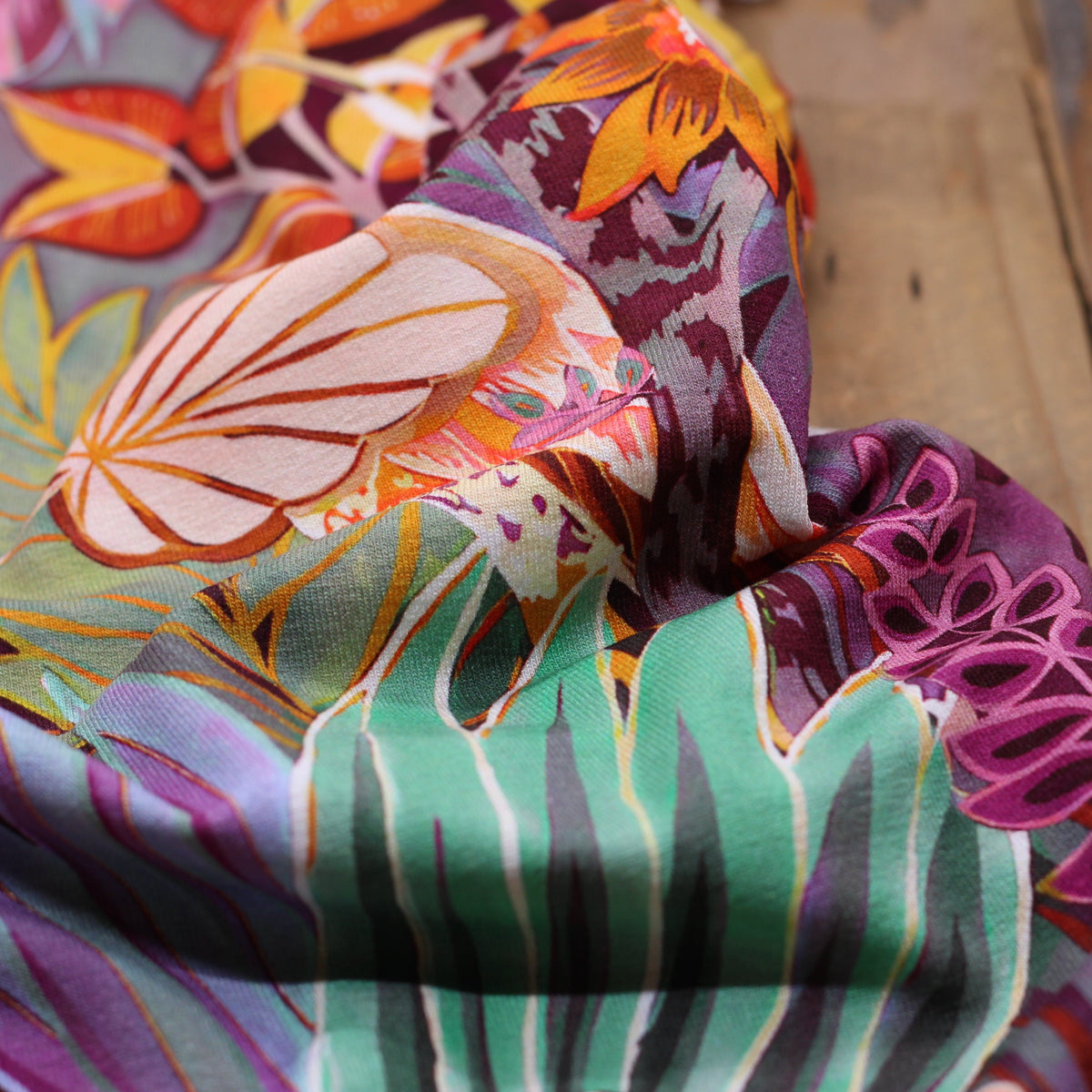 Tissu jersey de viscose PURPEL FLOWERS (Vendu x10cm) Tissus Sélection Gaspard & Léonie | Gaspard et Léonie Tissus en ligne et Mercerie à Toulouse