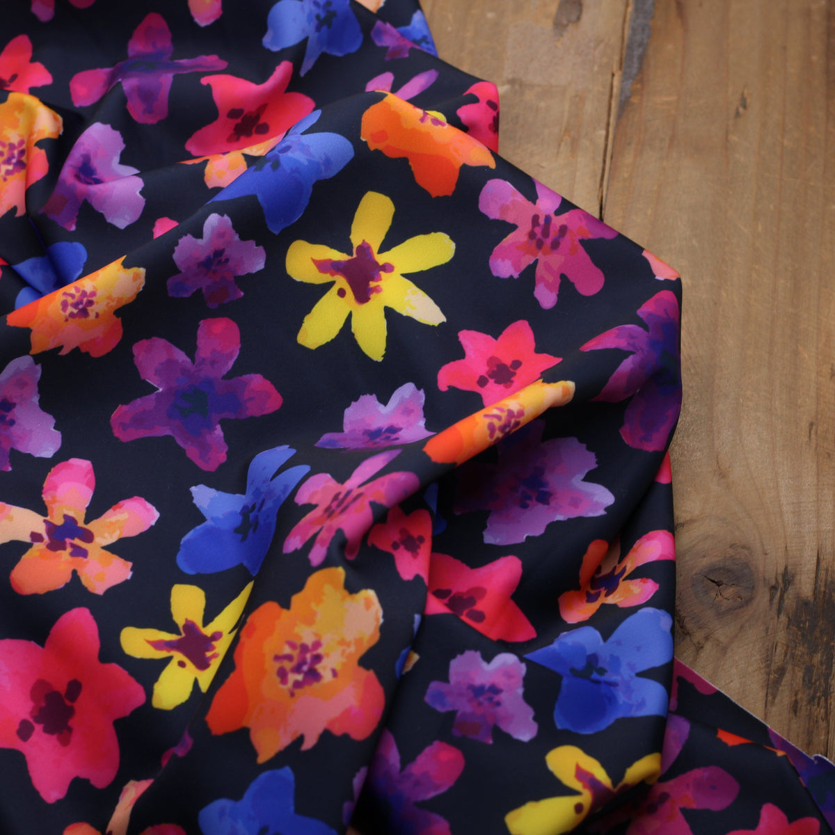 Tissu Lycra Maillot de Bain Imprimé - FLOWERS - Bleu marine (vendu x10cm) Tissus Sélection Gaspard & Léonie | Gaspard et Léonie Tissus en ligne et Mercerie à Toulouse