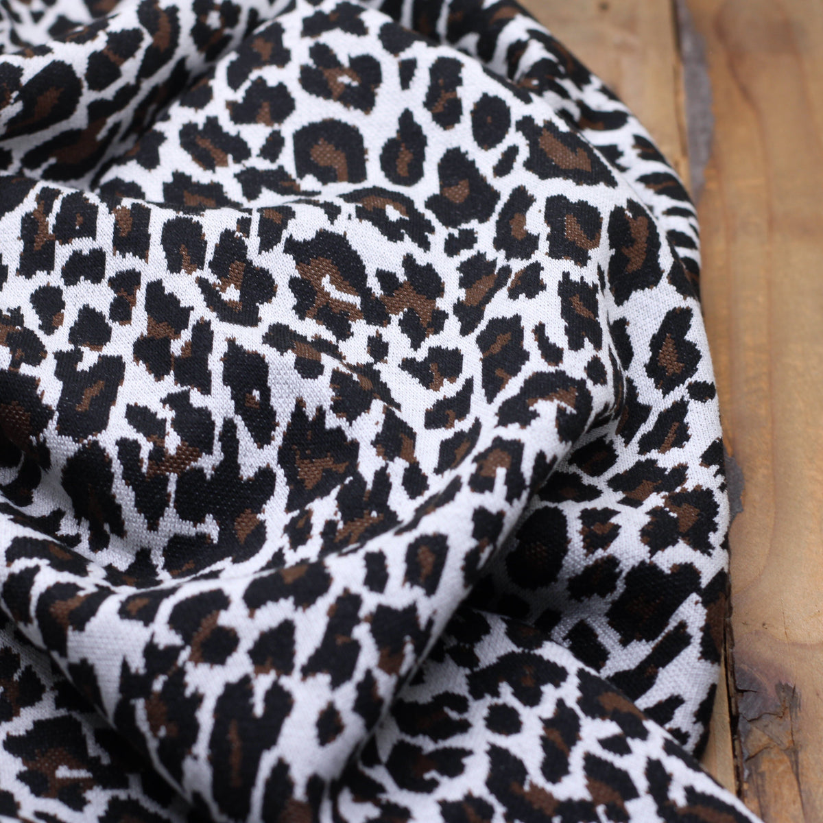 Tissu Maille Jacquard - LEOPARD - Ecru (Vendu x10cm) Tissus ALBSTOFFE | Gaspard et Léonie Tissus en ligne et Mercerie à Toulouse