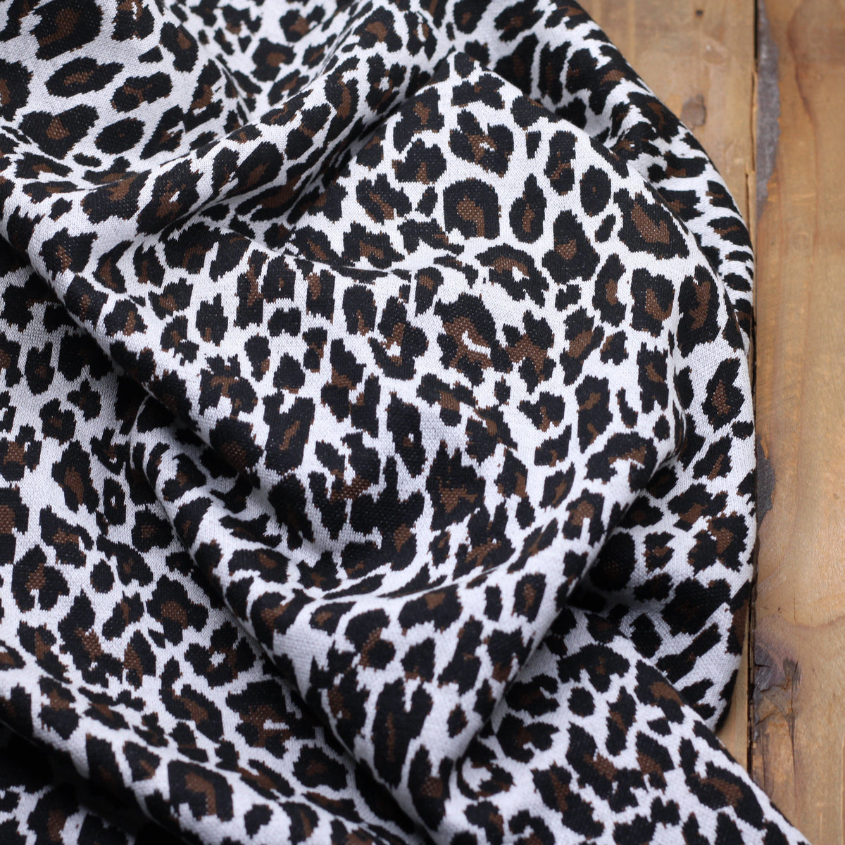 Tissu Maille Jacquard - LEOPARD - Ecru (Vendu x10cm) Tissus ALBSTOFFE | Gaspard et Léonie Tissus en ligne et Mercerie à Toulouse