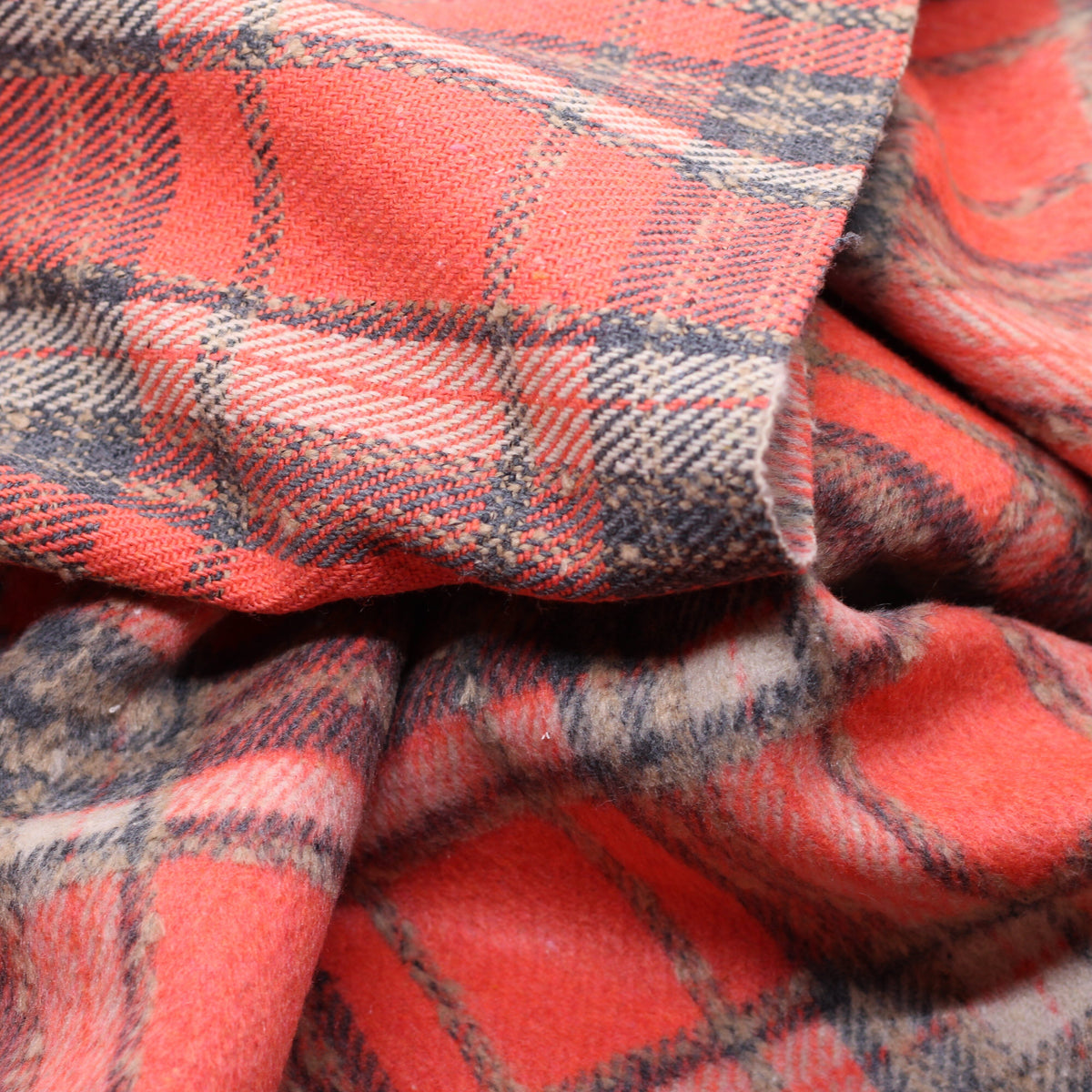 Tissu Manteaux - Tartan - Corail/Gris (Vendu x10cm) Tissus Sélection Gaspard & Léonie | Gaspard et Léonie Tissus en ligne et Mercerie à Toulouse