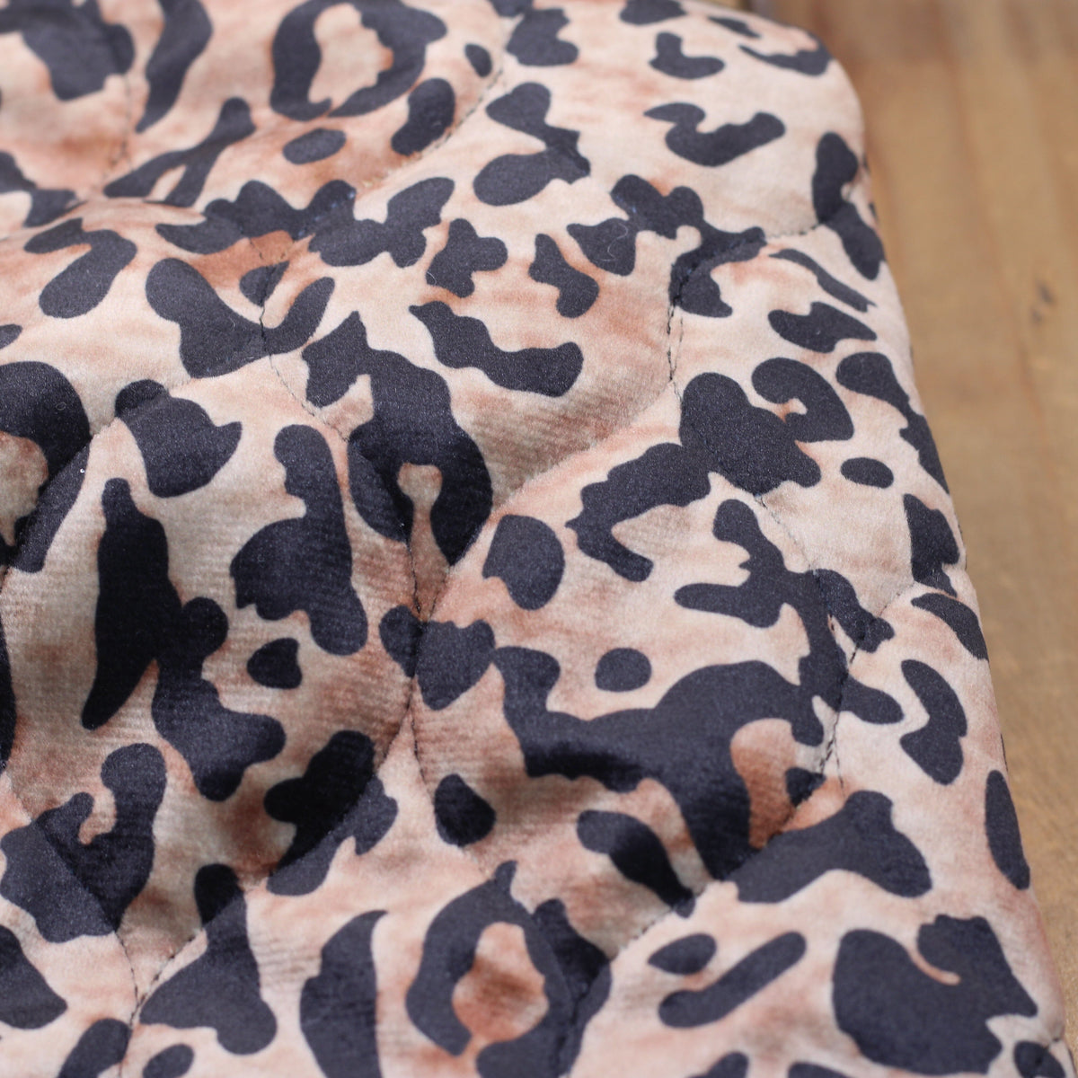 Tissu Molletonné Matelassé - LEOPARD - Noir (Vendu x10cm) Tissus Sélection Gaspard & Léonie | Gaspard et Léonie Tissus en ligne et Mercerie à Toulouse