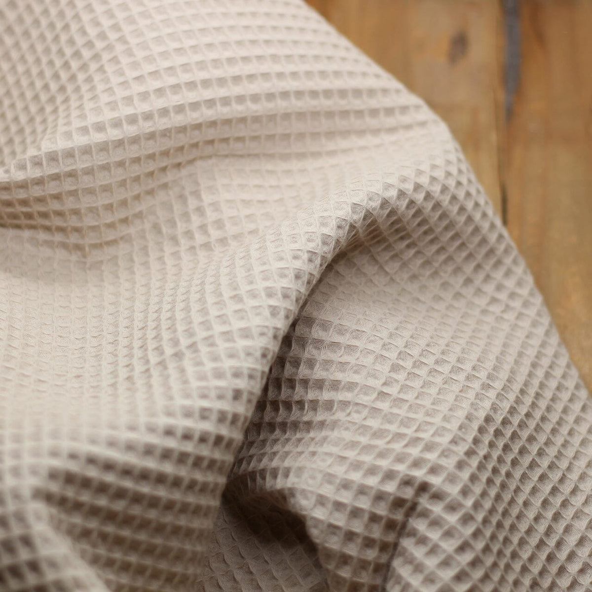Tissu piqué de coton Nid d'abeille - Beige (Vendu x10cm) Tissus Sélection Gaspard & Léonie | Gaspard et Léonie Tissus en ligne et Mercerie à Toulouse