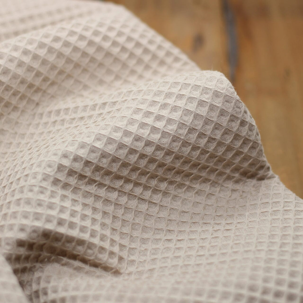 Tissu piqué de coton Nid d'abeille - Beige (Vendu x10cm) Tissus Sélection Gaspard & Léonie | Gaspard et Léonie Tissus en ligne et Mercerie à Toulouse