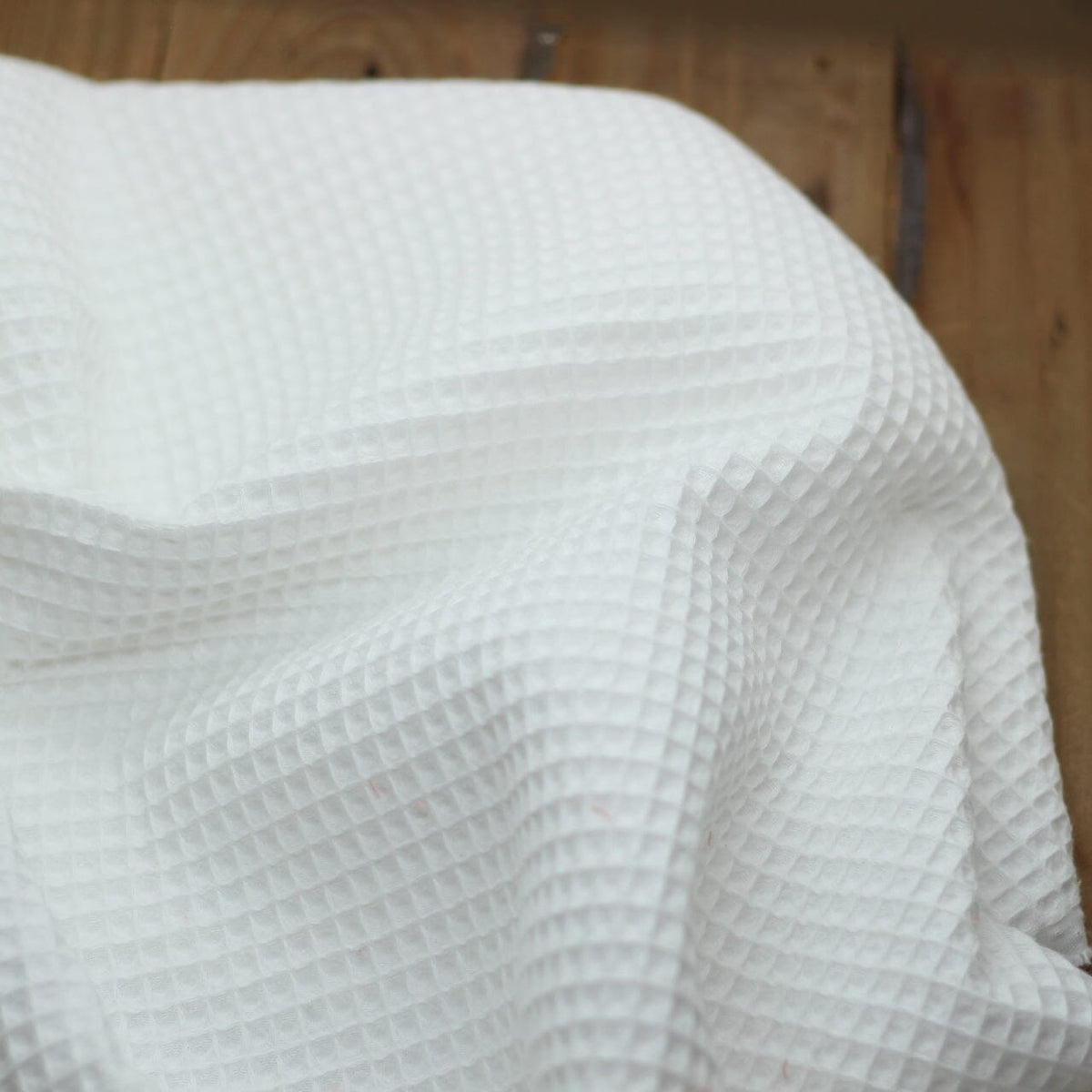 Tissu piqué de coton Nid d'abeille - Blanc (Vendu x10cm) Tissus Sélection Gaspard & Léonie | Gaspard et Léonie Tissus en ligne et Mercerie à Toulouse