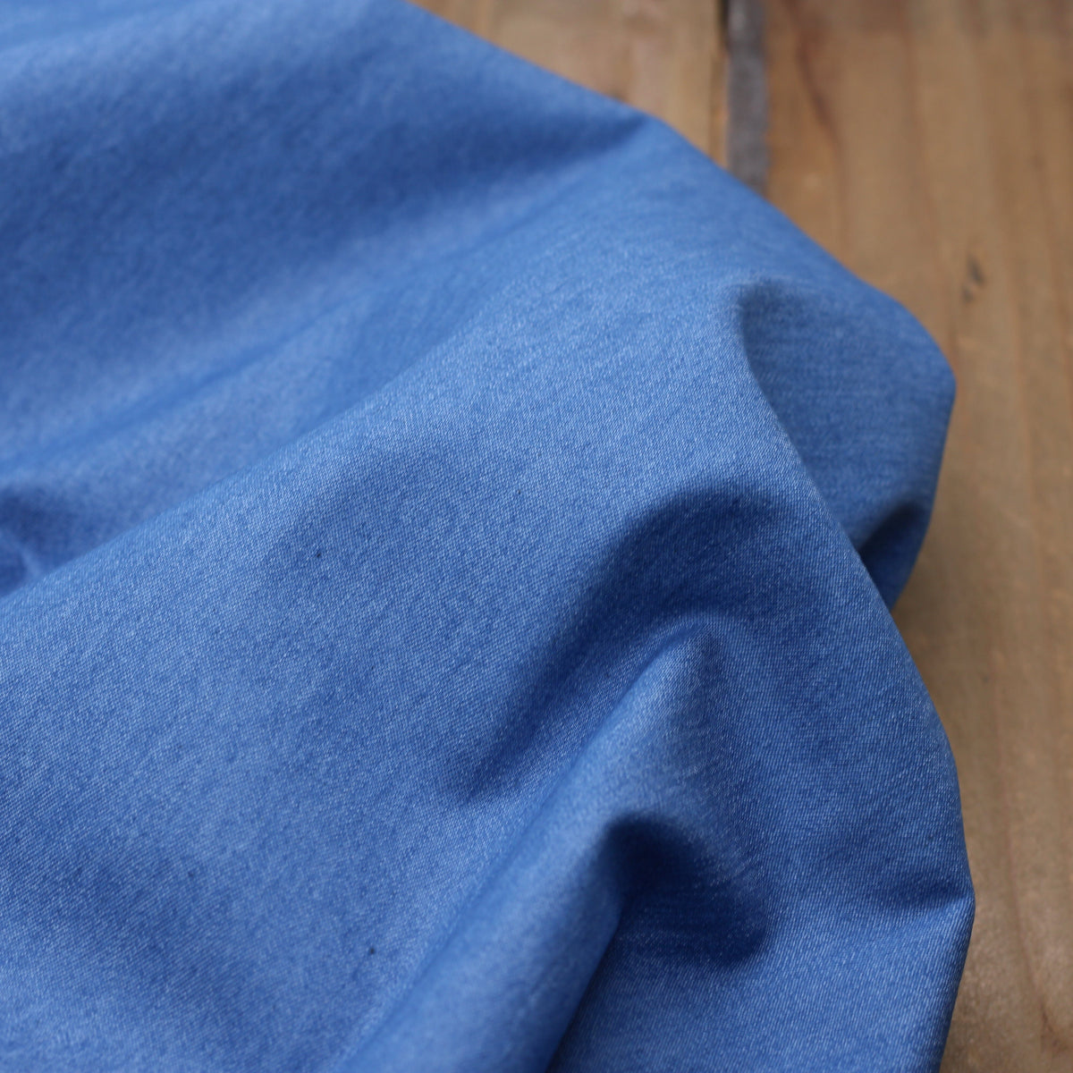 Tissu popeline de Coton Denim léger - Bleu (Vendu x10cm) Tissus Sélection Gaspard & Léonie | Gaspard et Léonie Tissus en ligne et Mercerie à Toulouse